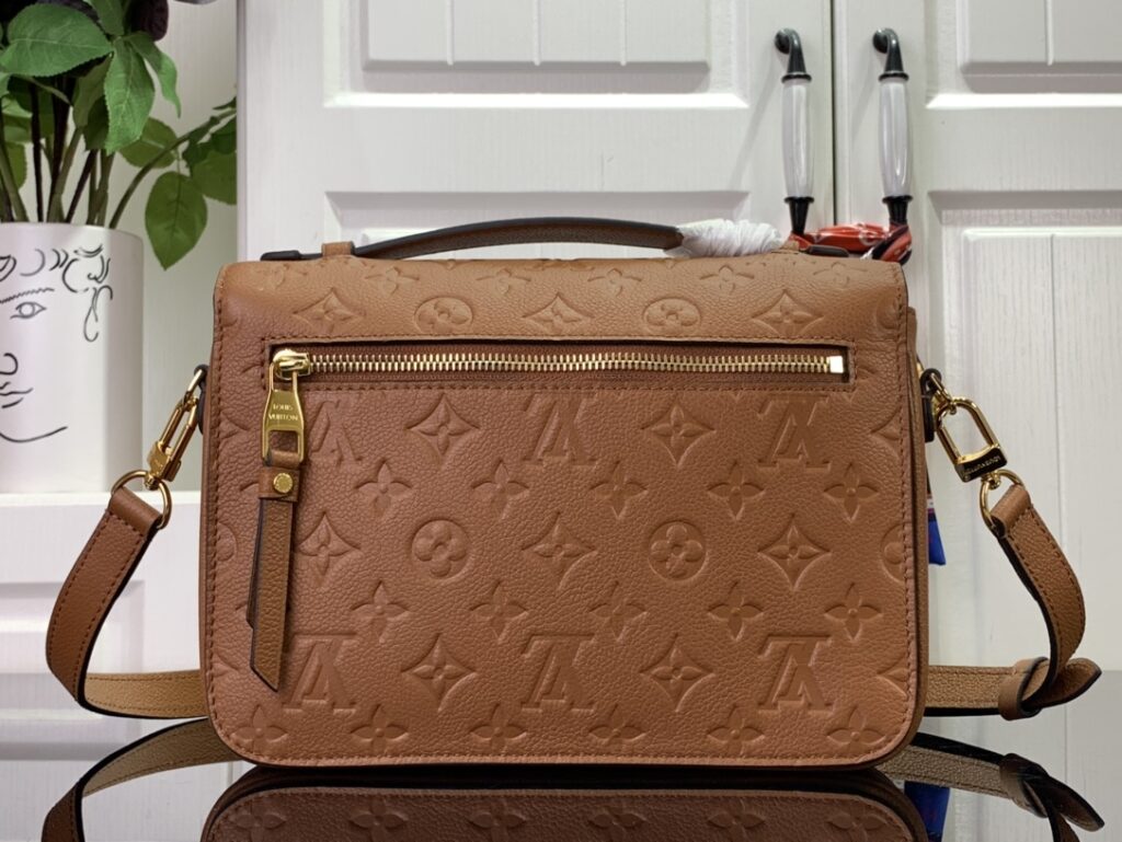 大活躍！存在感のある  ルイヴィトン   コピー M41487 Pochette Métisメッセンジャーバッグ 