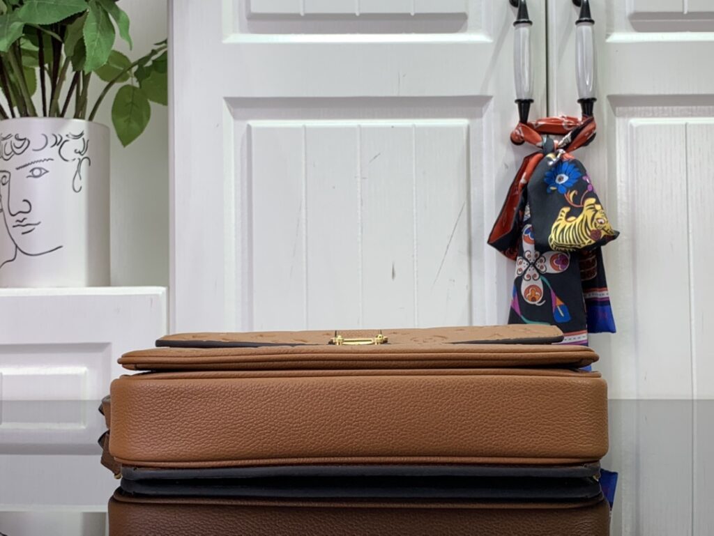 大活躍！存在感のある  ルイヴィトン   コピー M41487 Pochette Métisメッセンジャーバッグ 