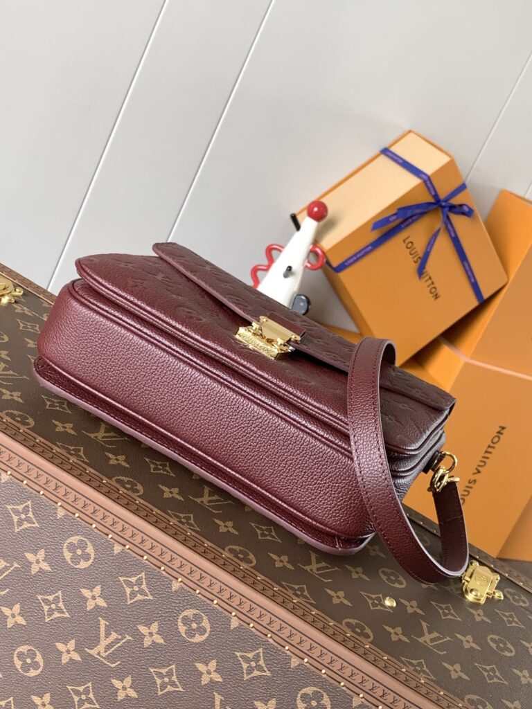  オシャレにお得100%新品 ルイヴィトン 偽物 ナツメ色  M44881  POCHETTE MÉTISバッグ  