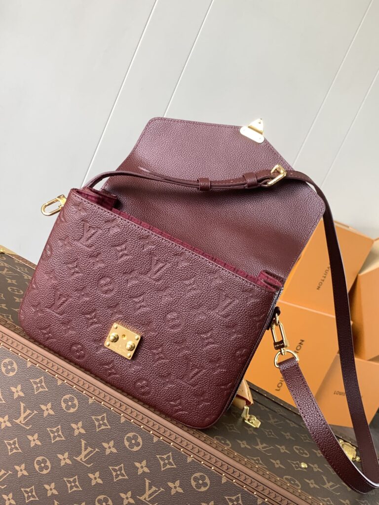  オシャレにお得100%新品 ルイヴィトン 偽物 ナツメ色  M44881  POCHETTE MÉTISバッグ  