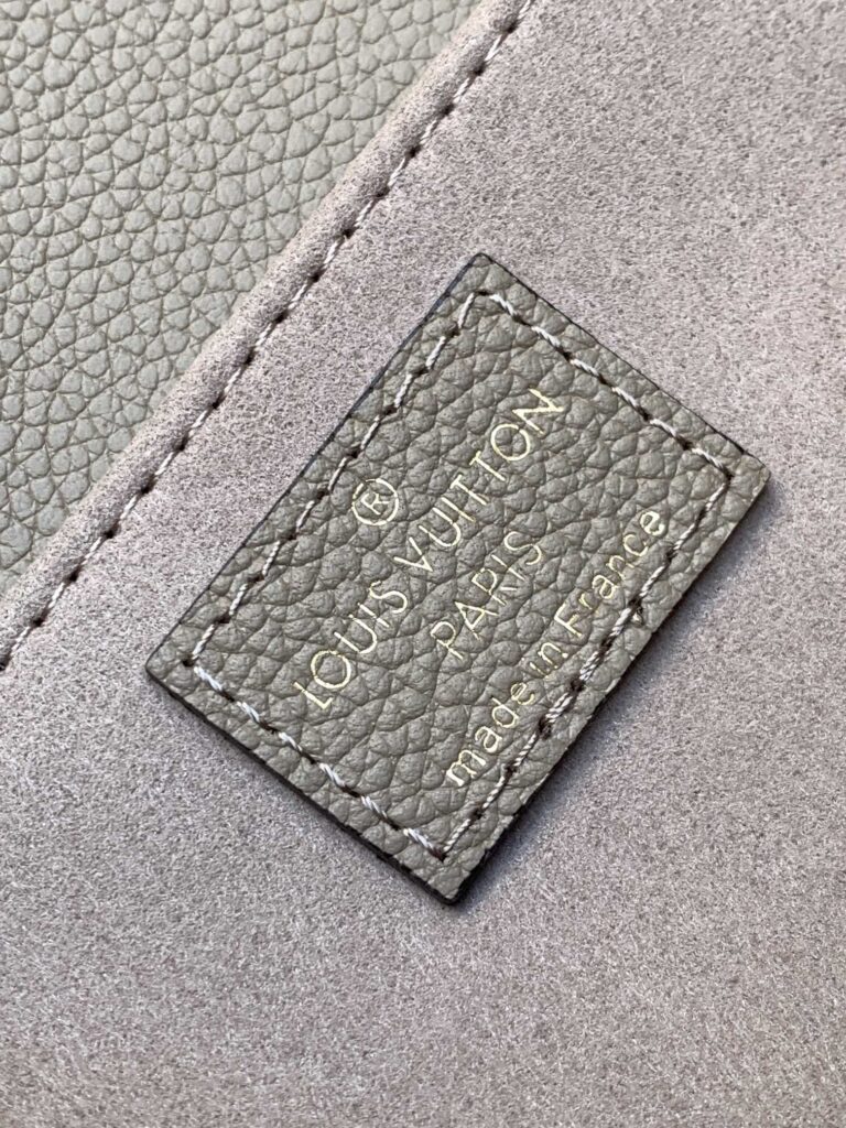  大活躍！存在感のある ルイヴィトン  n級品 M23081 オーダーメイド 牛革Pochette Métis East West ハンドバッグ   