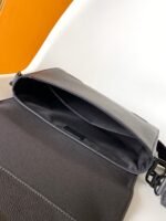 今季セール 限定品 ルイヴィトン コピー M24769 初層牛革 Pilot ミニバッグ