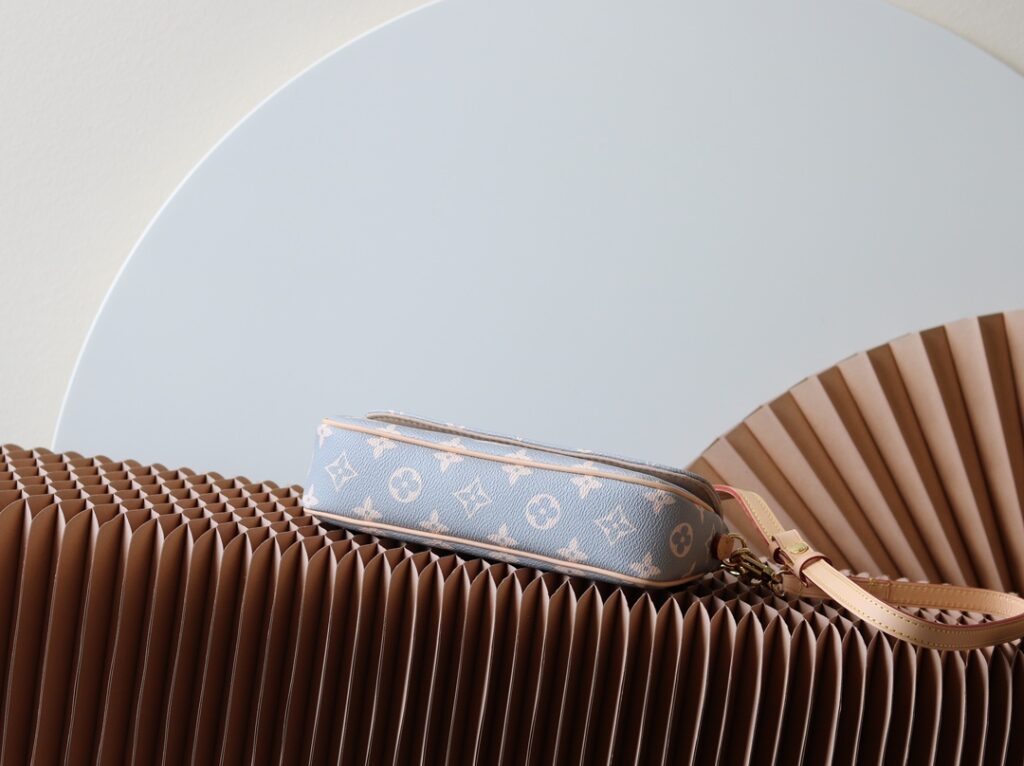 有名人の愛用品 ルイヴィトン  コピー M12778 Wallet On Chain Ivy ハンドバッグ