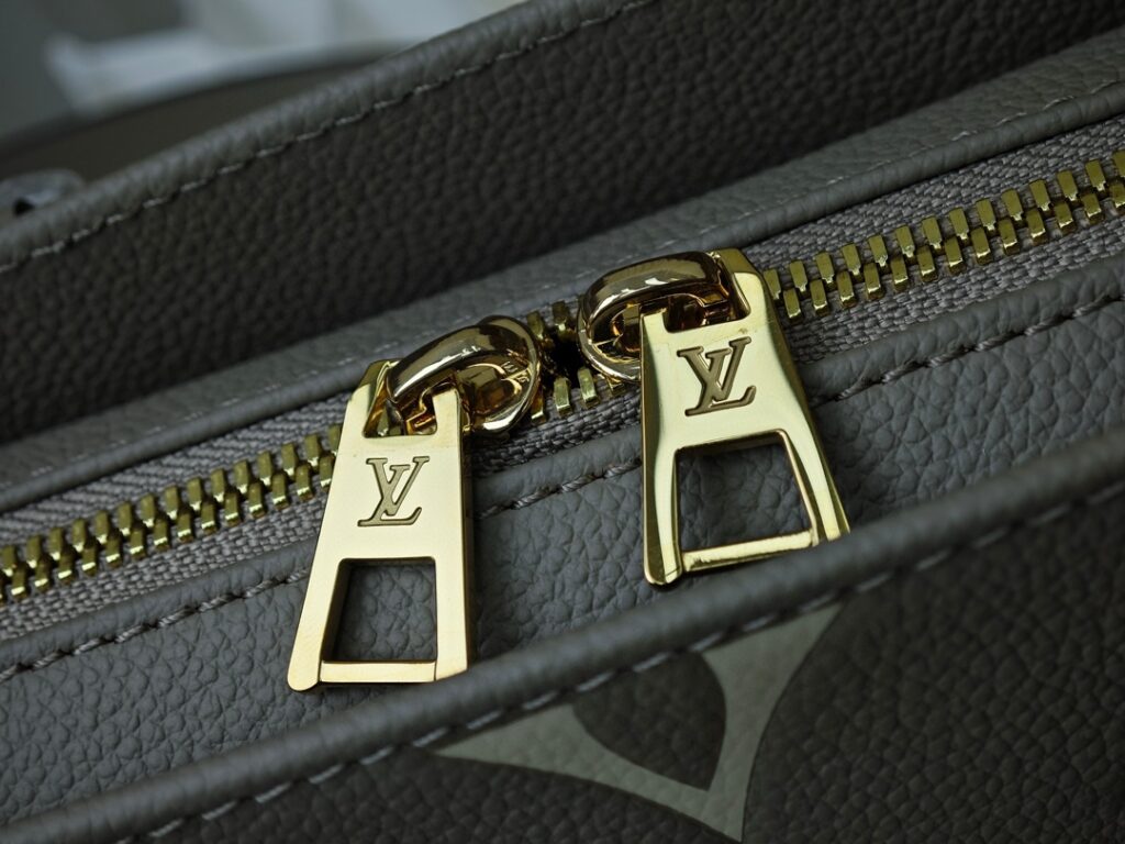 NEW!!大人気 ルイヴィトン コピー 新作登場 Monogram レザー OnTheGo バッグ