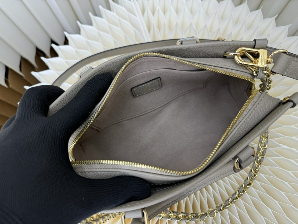 NEW!!大人気 ルイヴィトン コピー 新作登場 Monogram レザー OnTheGo バッグ