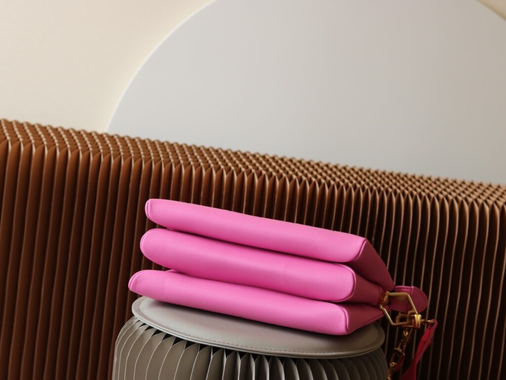 大人気 上品 ルイヴィトン コピー M58628 Vuittamins シリーズCoussin ハンドバッグ