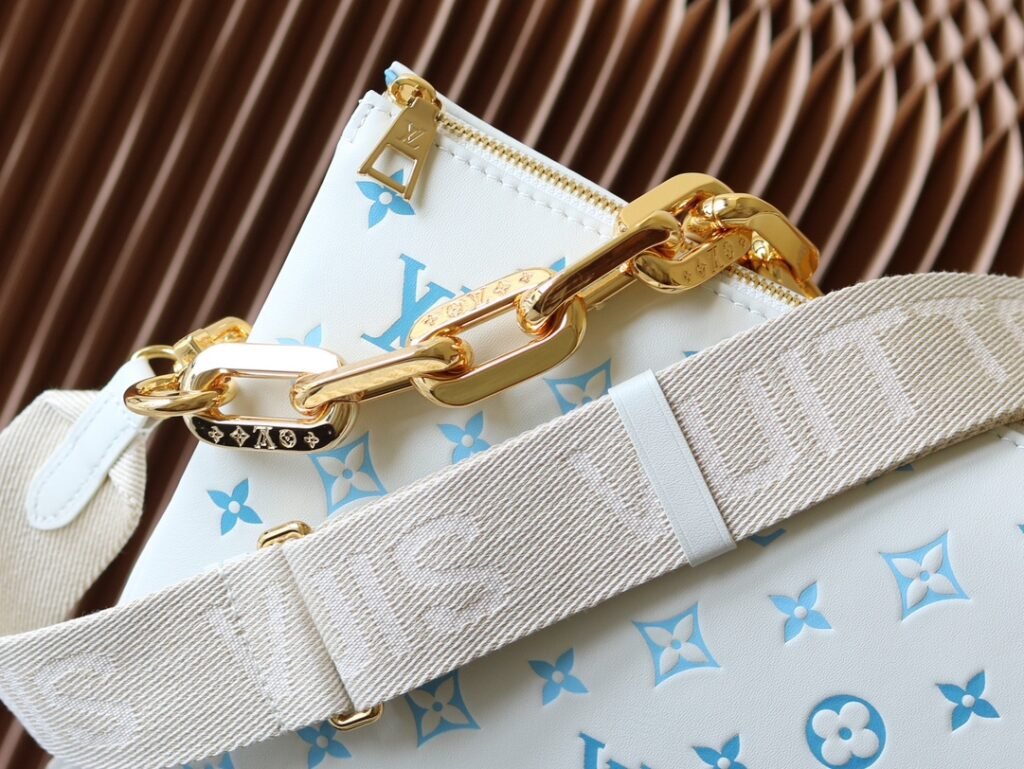  驚きの破格値2024   ルイヴィトン コピー onogram 羊革  LV By The Pool シリーズM11225 Coussin スモールハンドバッグ 