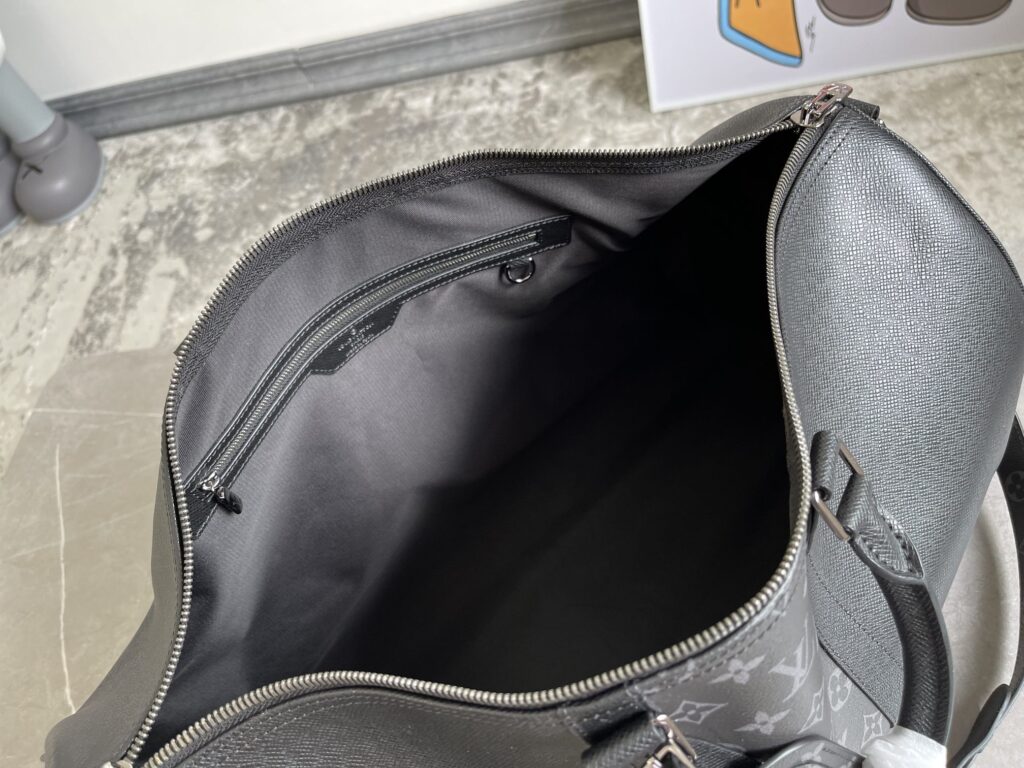 人気セール ルイヴィトン スーパーコピー TaigaレザーKeepall 50 旅行バッグ