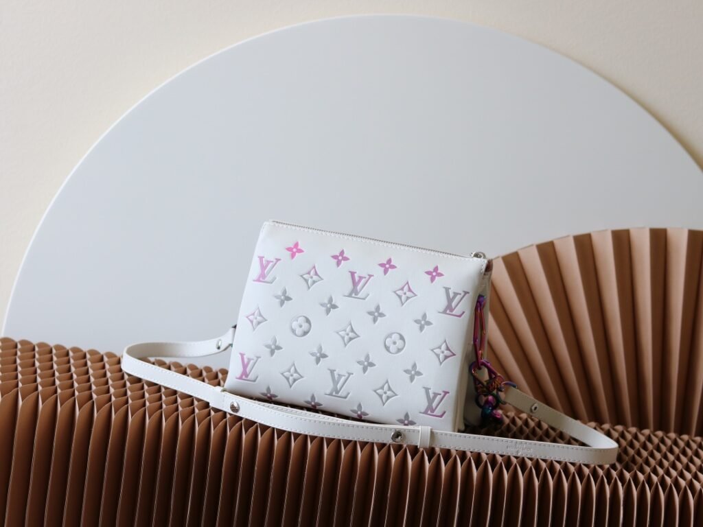 大特価！新商品!    ルイヴィトン コピー 羊革   M23617 Coussin BB バッグ