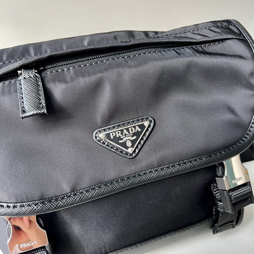 個性的 魅力的 心地よい コットン素材 プラダ スーパーコピー 2024新作メンズショルダーバッグ 
