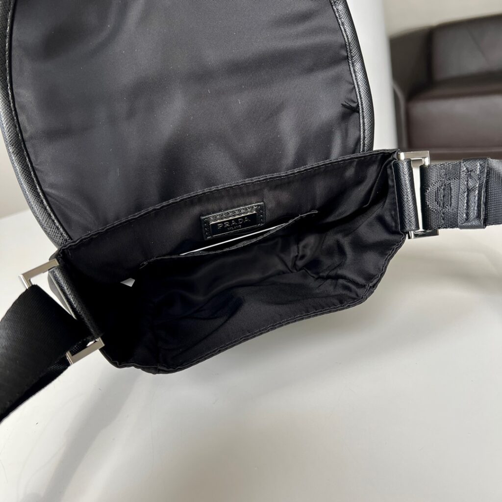 大特価!新商品! プラダ スーパーコピー Re-Nylon レザーショルダーバッグ