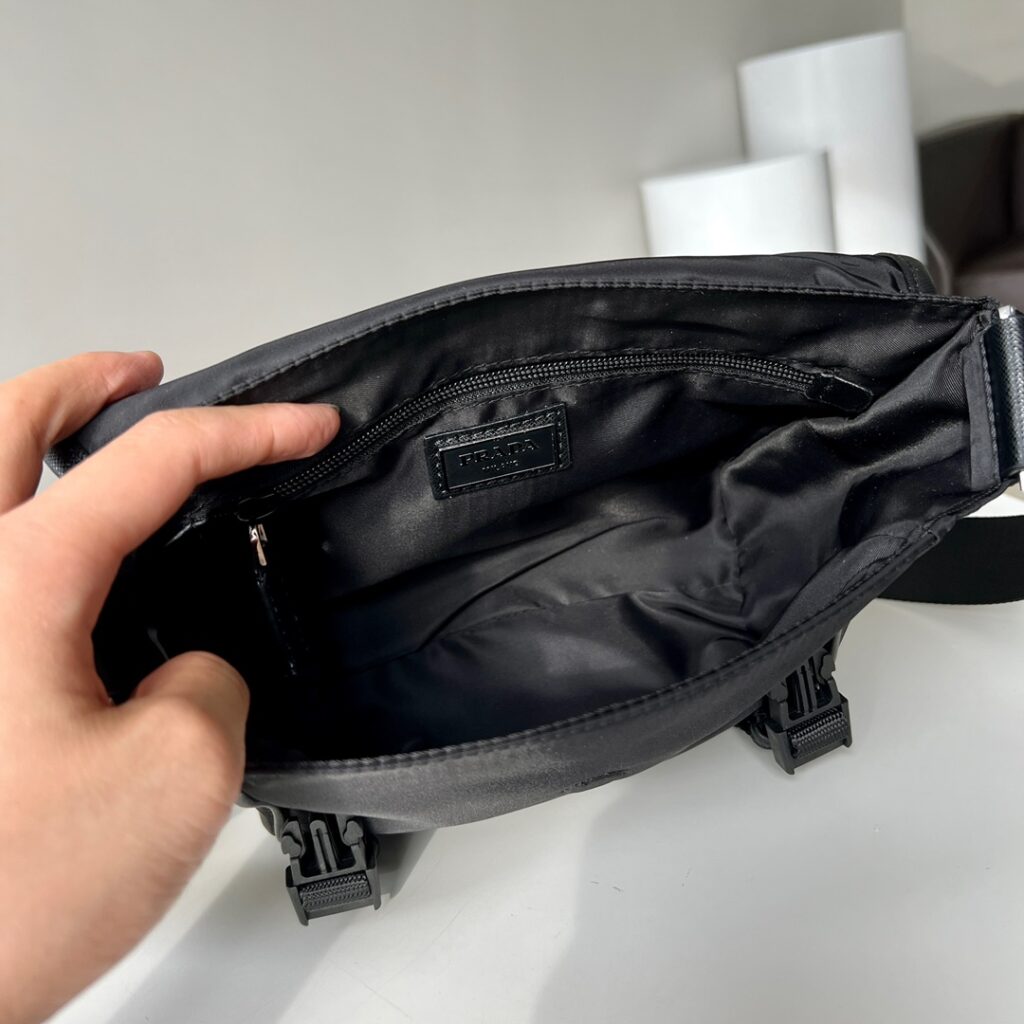 個性的 魅力的 心地よい コットン素材 プラダ スーパーコピー 2024新作メンズショルダーバッグ 