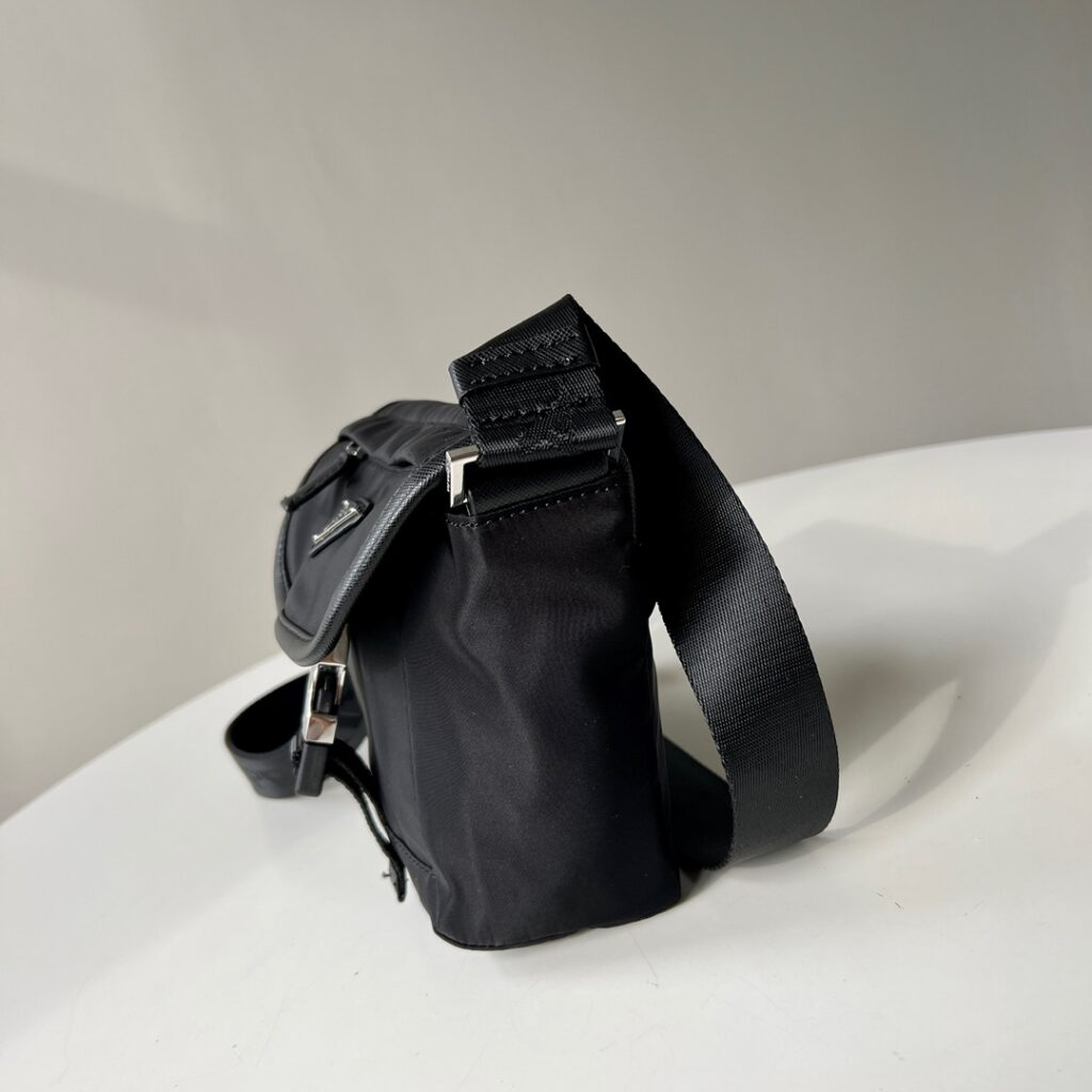 大特価!新商品! プラダ スーパーコピー Re-Nylon レザーショルダーバッグ