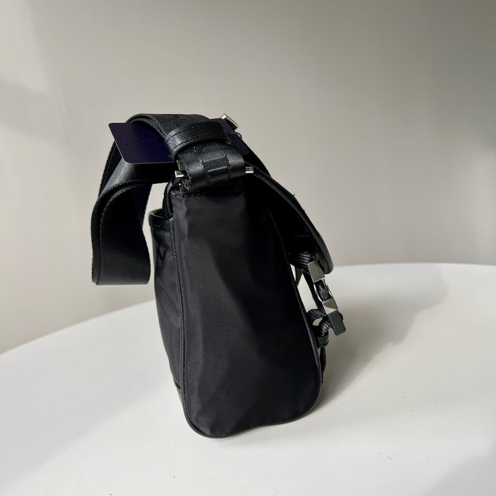 個性的 魅力的 心地よい コットン素材 プラダ スーパーコピー 2024新作メンズショルダーバッグ 