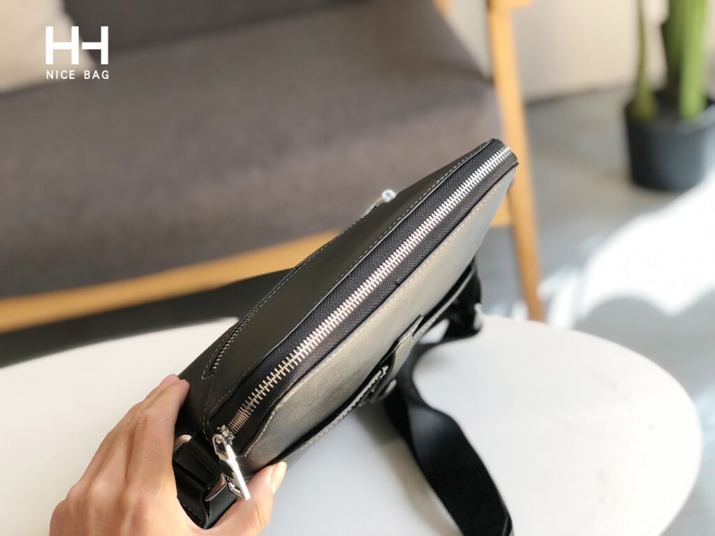 大活躍!存在感のある 激安通販 プラダ 偽物 定 番ブリーフケースショルダーバッグ|スーパーコピーn級優良店 6 大活躍!存在感のある 激安通販 プラダ 偽物 定 番ブリーフケースショルダーバッグ