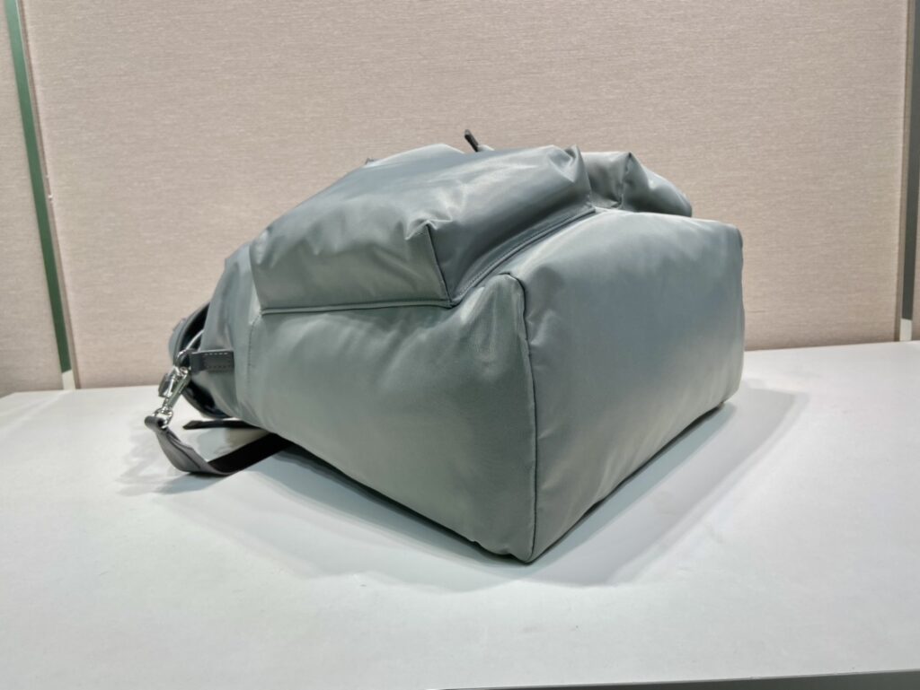 新作調 節可能なショルダーストラップ  プラダ  偽物   2 VZ108 リュック 