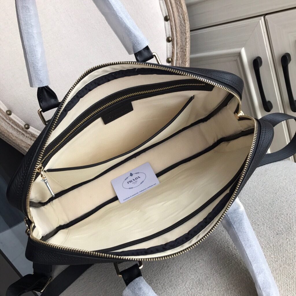 有名人の愛用品 プラダ n級品 ハイエンドアタッシュケース