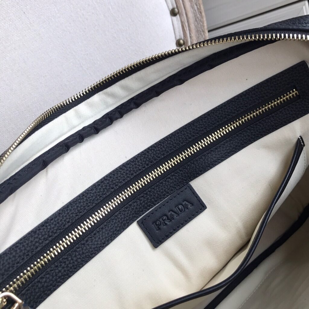 有名人の愛用品 プラダ n級品 ハイエンドアタッシュケース