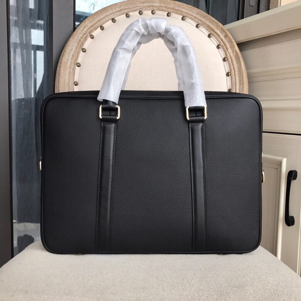 有名人の愛用品 プラダ n級品 ハイエンドアタッシュケース