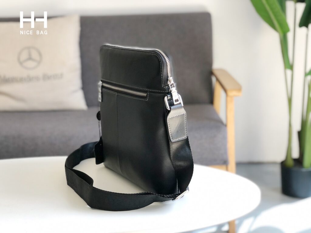 大活躍!存在感のある 激安通販 プラダ 偽物 定 番ブリーフケースショルダーバッグ|スーパーコピーn級優良店 1 大活躍!存在感のある 激安通販 プラダ 偽物 定 番ブリーフケースショルダーバッグ