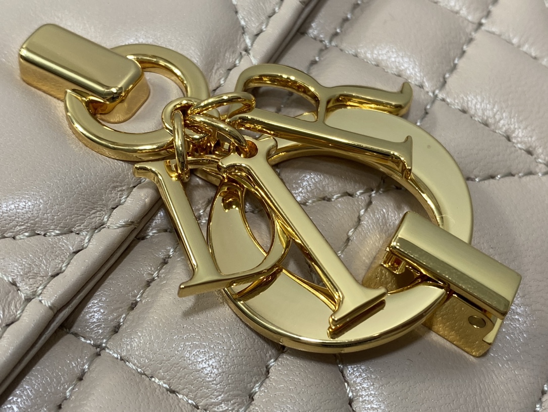 Miss Daisy:22*12.5*4cmディオール バッグ 激安 代引きショルダーバッグ|スーパーコピーn級優良店 7 Miss Daisy:22*12.5*4cmディオール バッグ 激安 代引きショルダーバッグ|スーパーコピー服