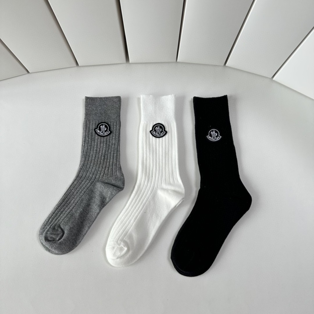 MONCLER(モンクレール) 秋冬新作偽物靴下 3足|スーパーコピーn級優良店 1 MONCLER(モンクレール) 秋冬新作偽物靴下 3足|スーパーコピー服
